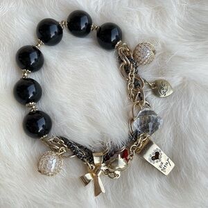 BETSEY JOHNSON Stretch Charm Bracelet Gold